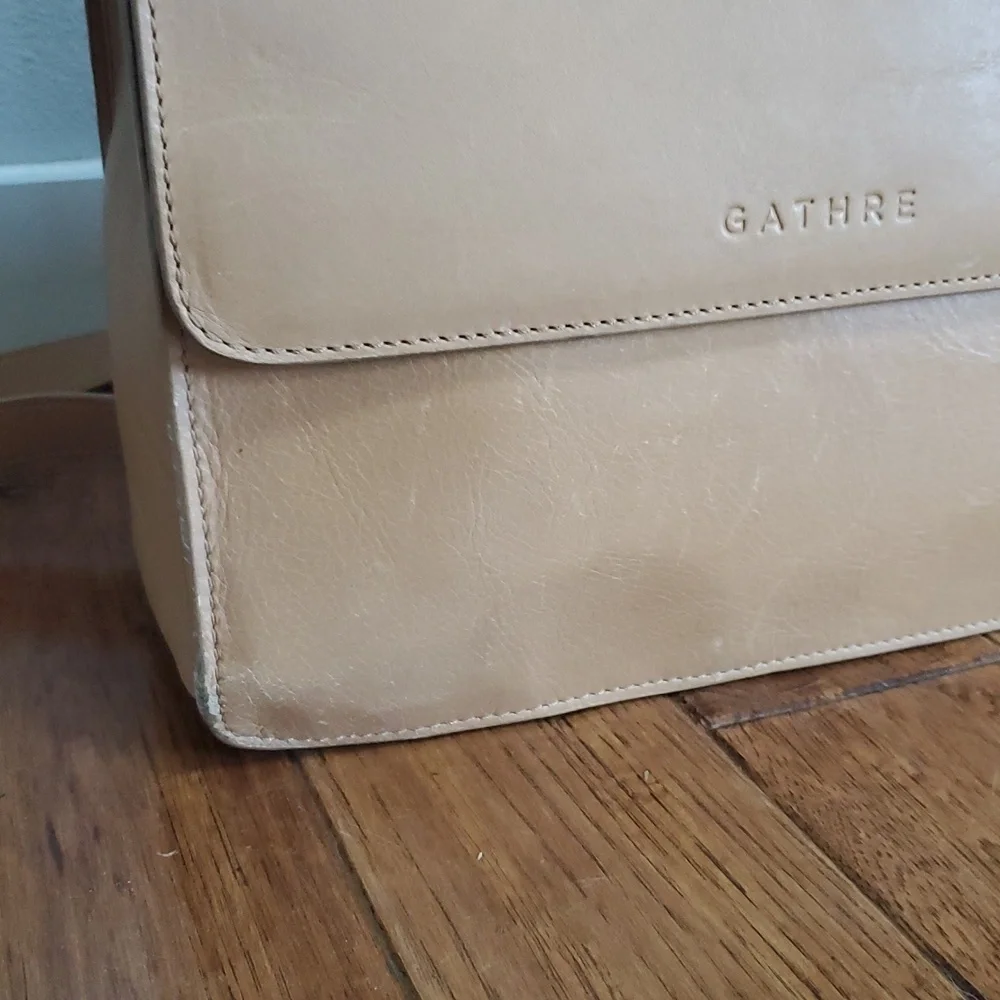 Gathre pebbled leather